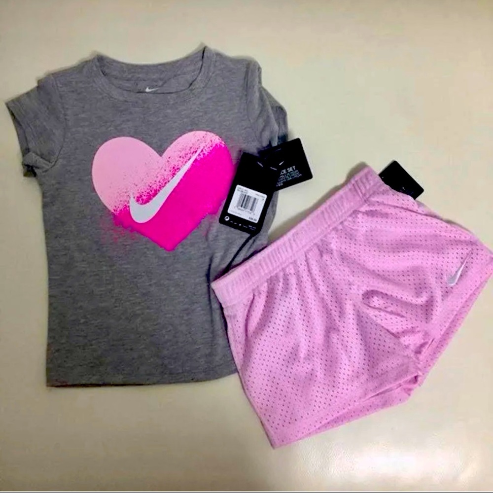 Nike Girls Nike Heart NWT